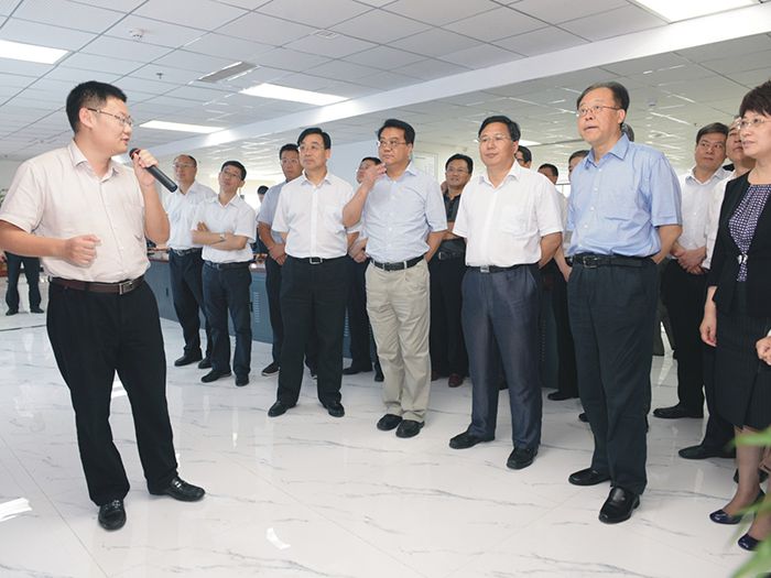 安徽省委常委、合肥市委书记吴存荣，合肥市党政代表团一行莅临我集团参观考察