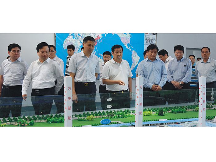 安阳市委书记李公乐（左三）上任伊始即赴黄瓜视频在线免费观看调研
